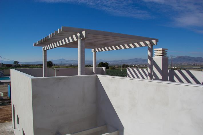 45162_563836610300028_1910490956_n