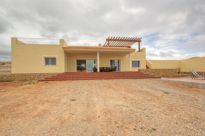 253269_650398454977176_1463617353_n